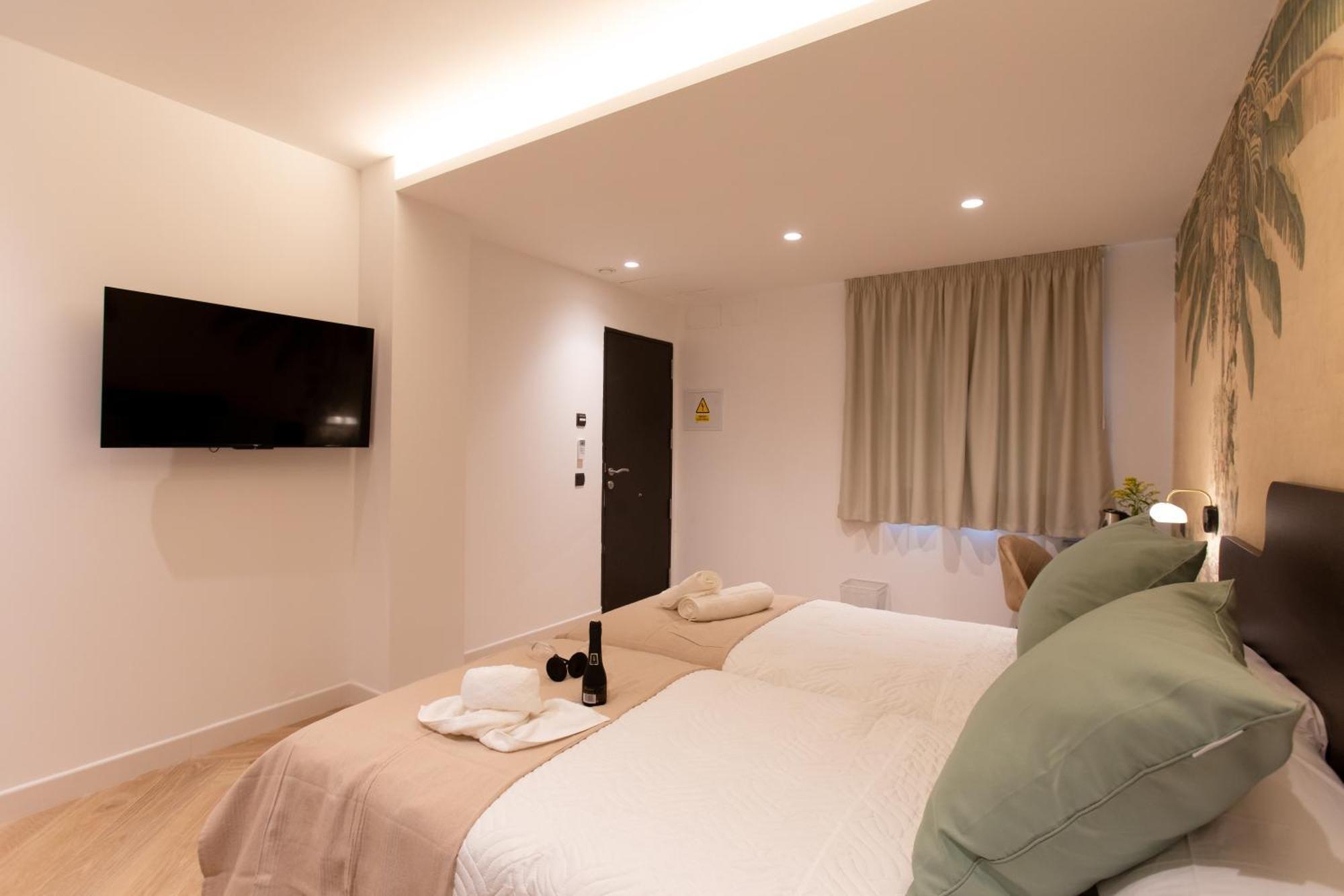 Boutique Rooms Playa Burriana Nerja Exterior photo