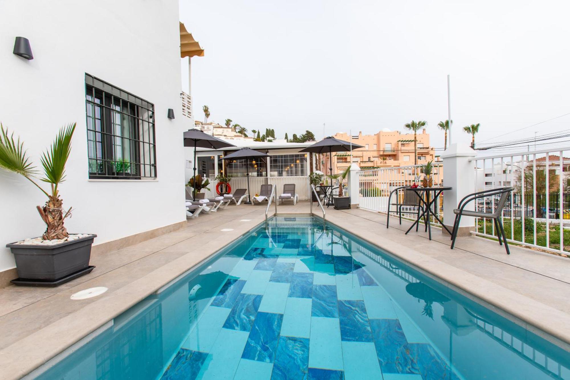 Boutique Rooms Playa Burriana Nerja Exterior photo