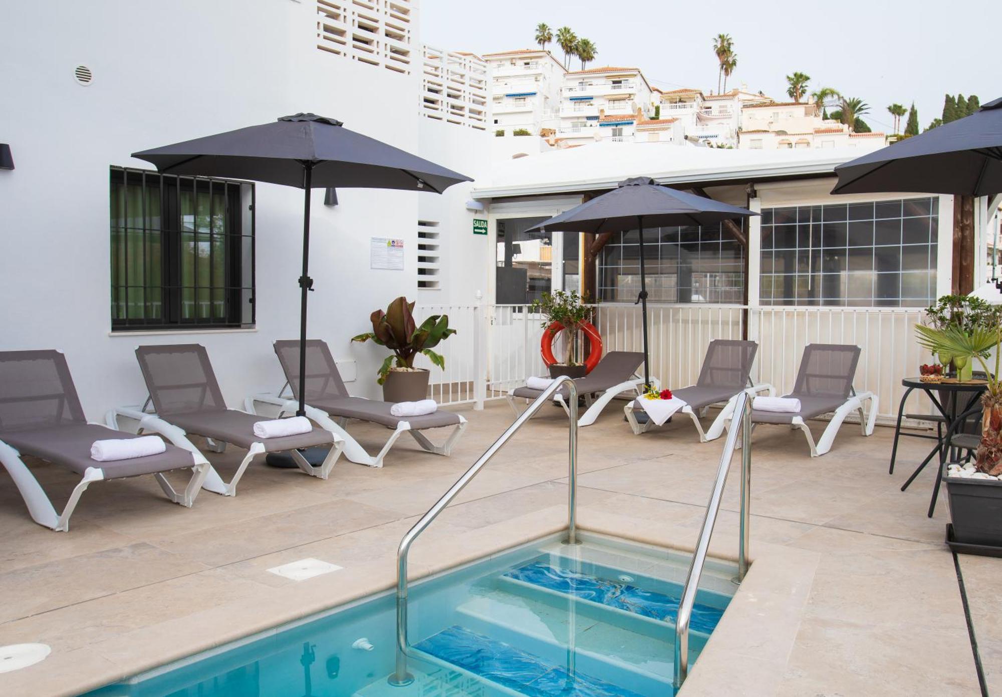 Boutique Rooms Playa Burriana Nerja Exterior photo