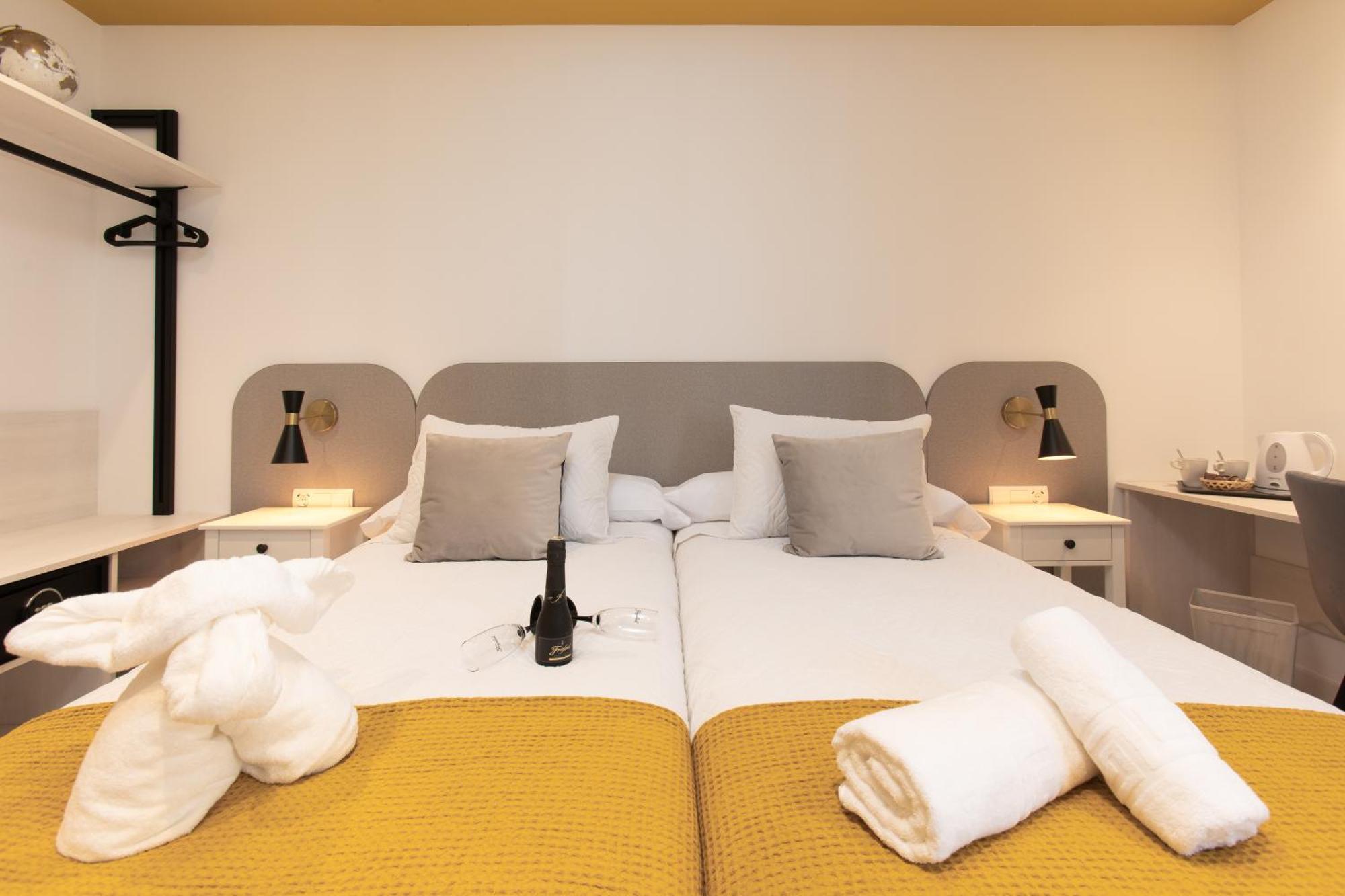 Boutique Rooms Playa Burriana Nerja Exterior photo