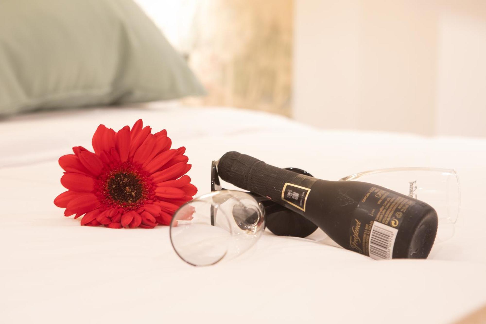 Boutique Rooms Playa Burriana Nerja Exterior photo