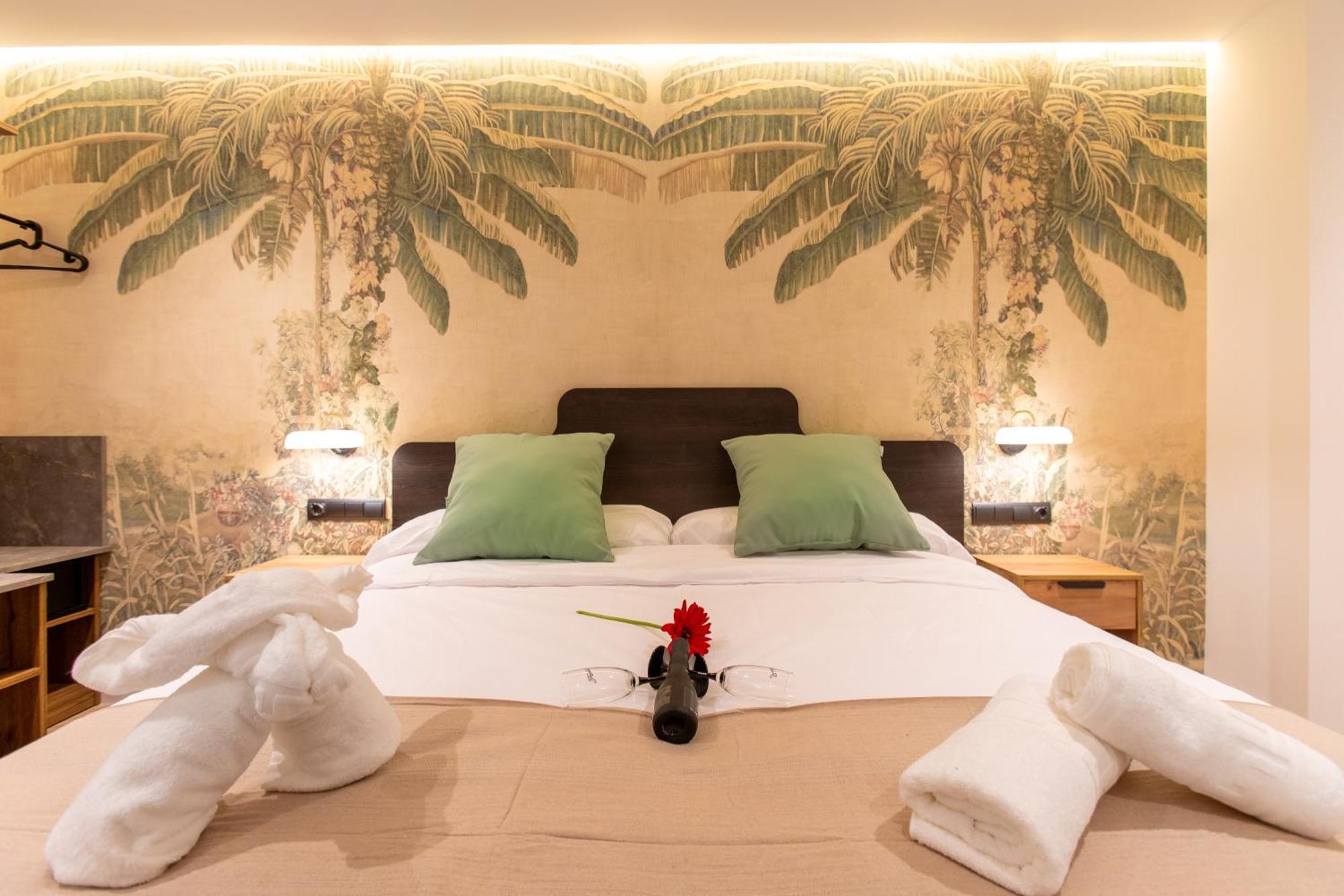 Boutique Rooms Playa Burriana Nerja Exterior photo